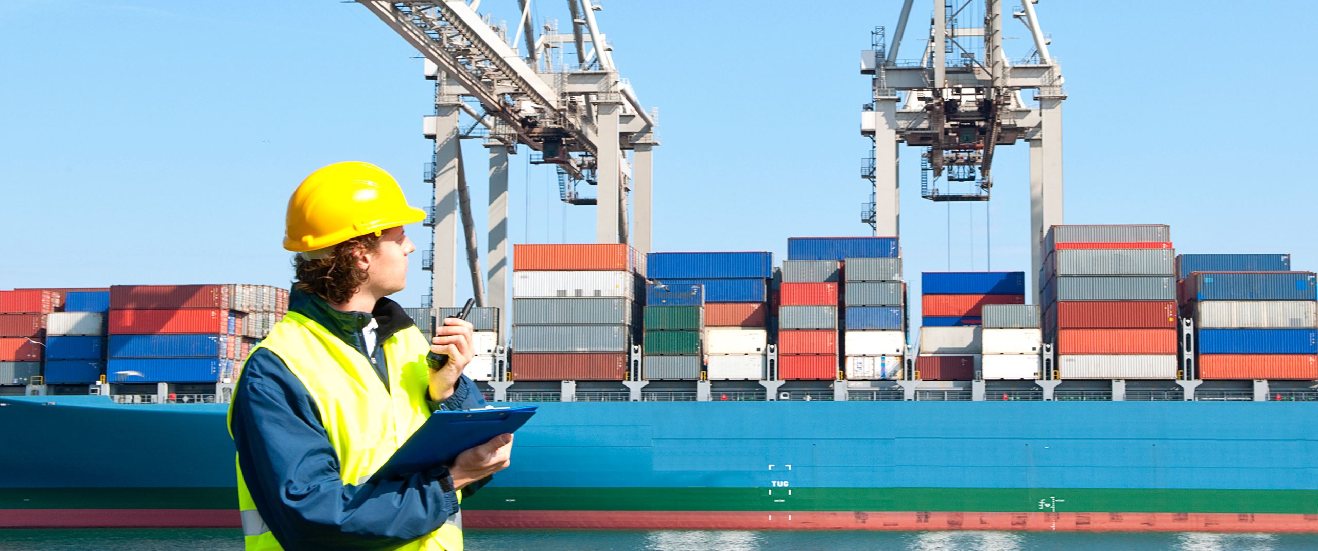 Vrachtcontainers en kranen